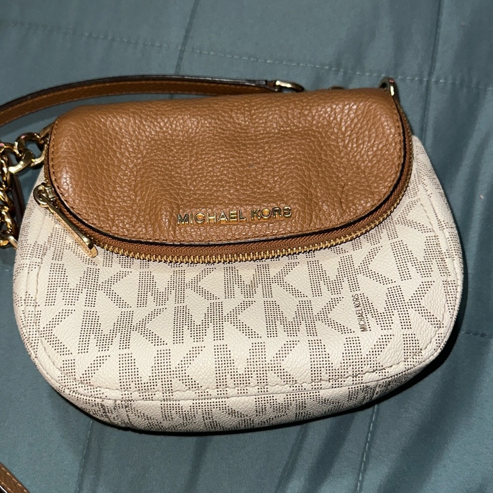 Michael kors cross body